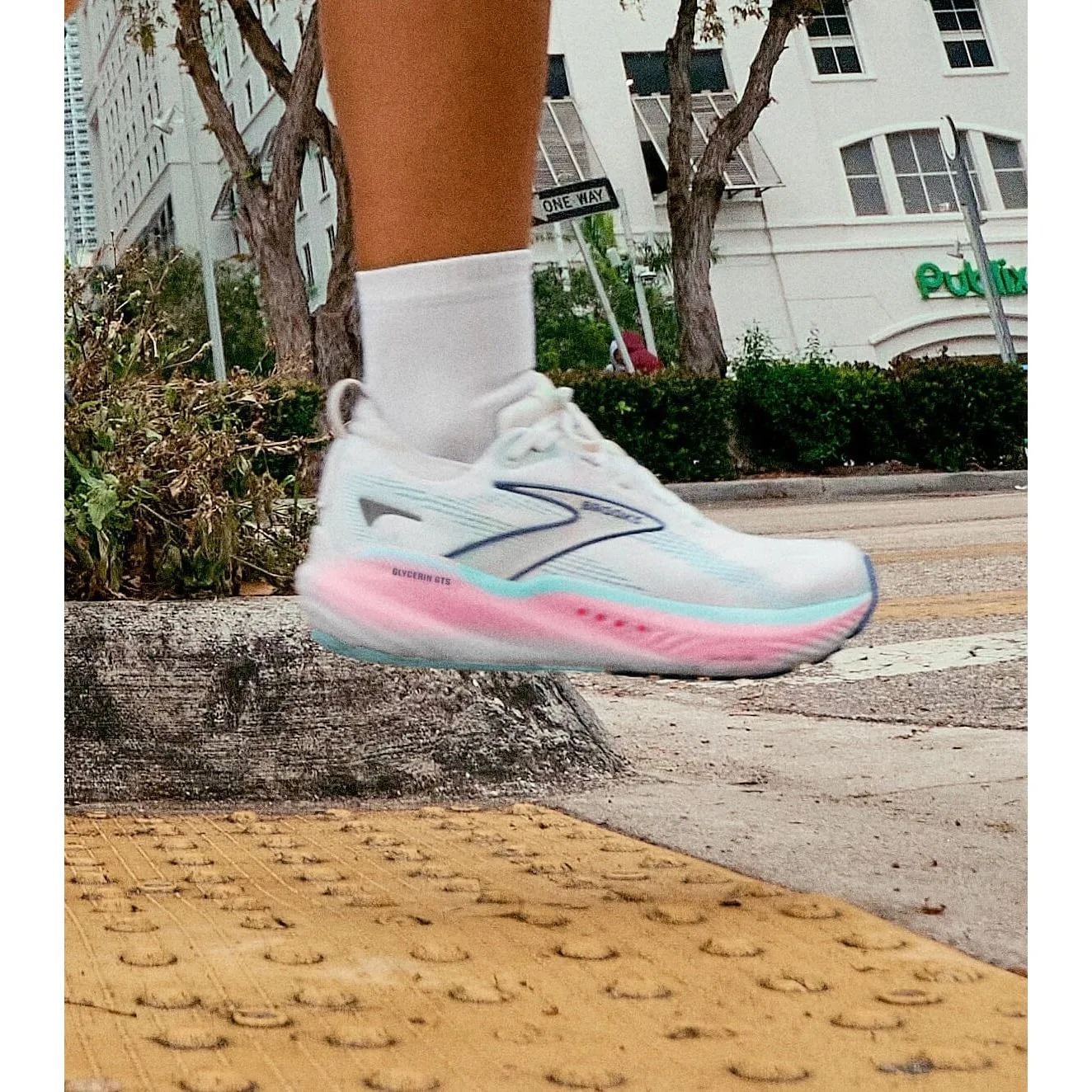 BROOKS GLYCERIN GTS 22 WOMEN'S MEDIUM AND WIDE