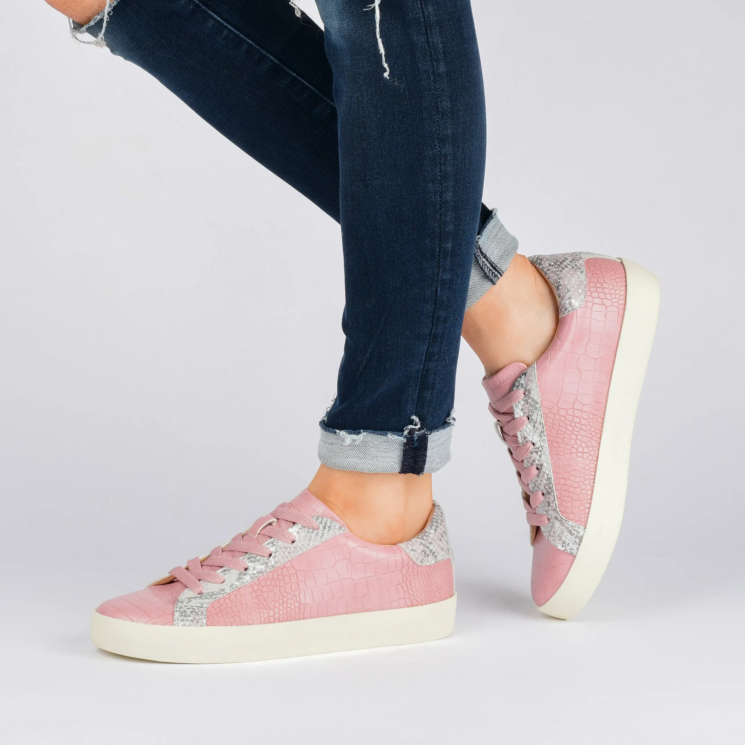Journee Collection Women's Tru Comfort Foam Cambry Sneakers