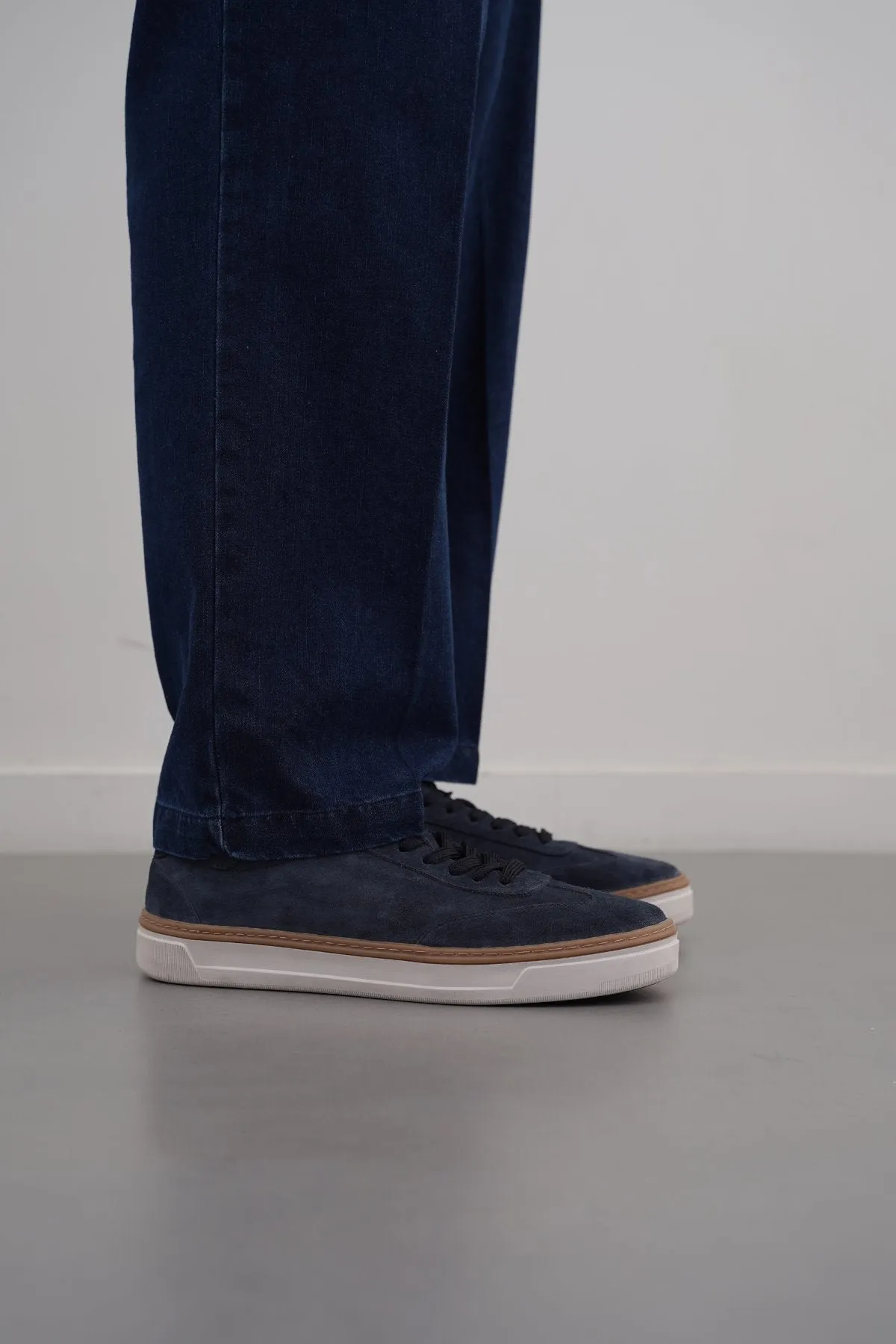 LACE-UP LEATHER SNEAKERS