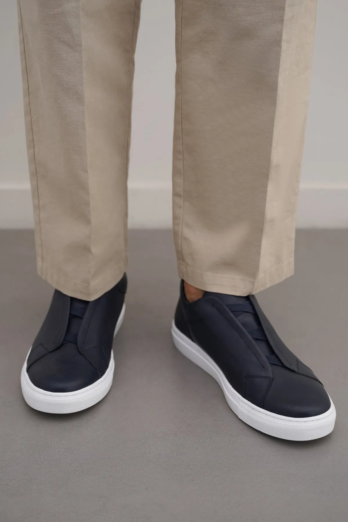 LOW TOP LEATHER SNEAKERS