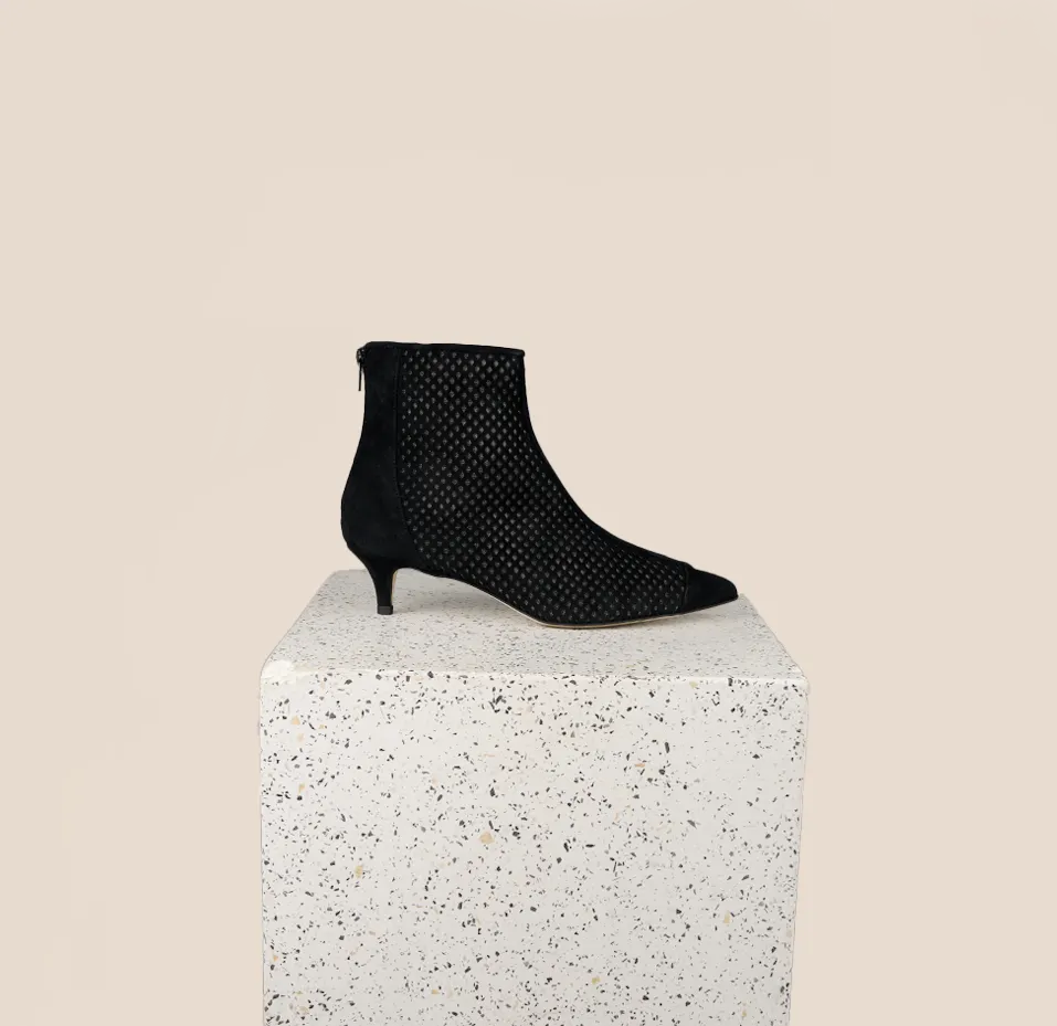 Mantova - Perforated Black