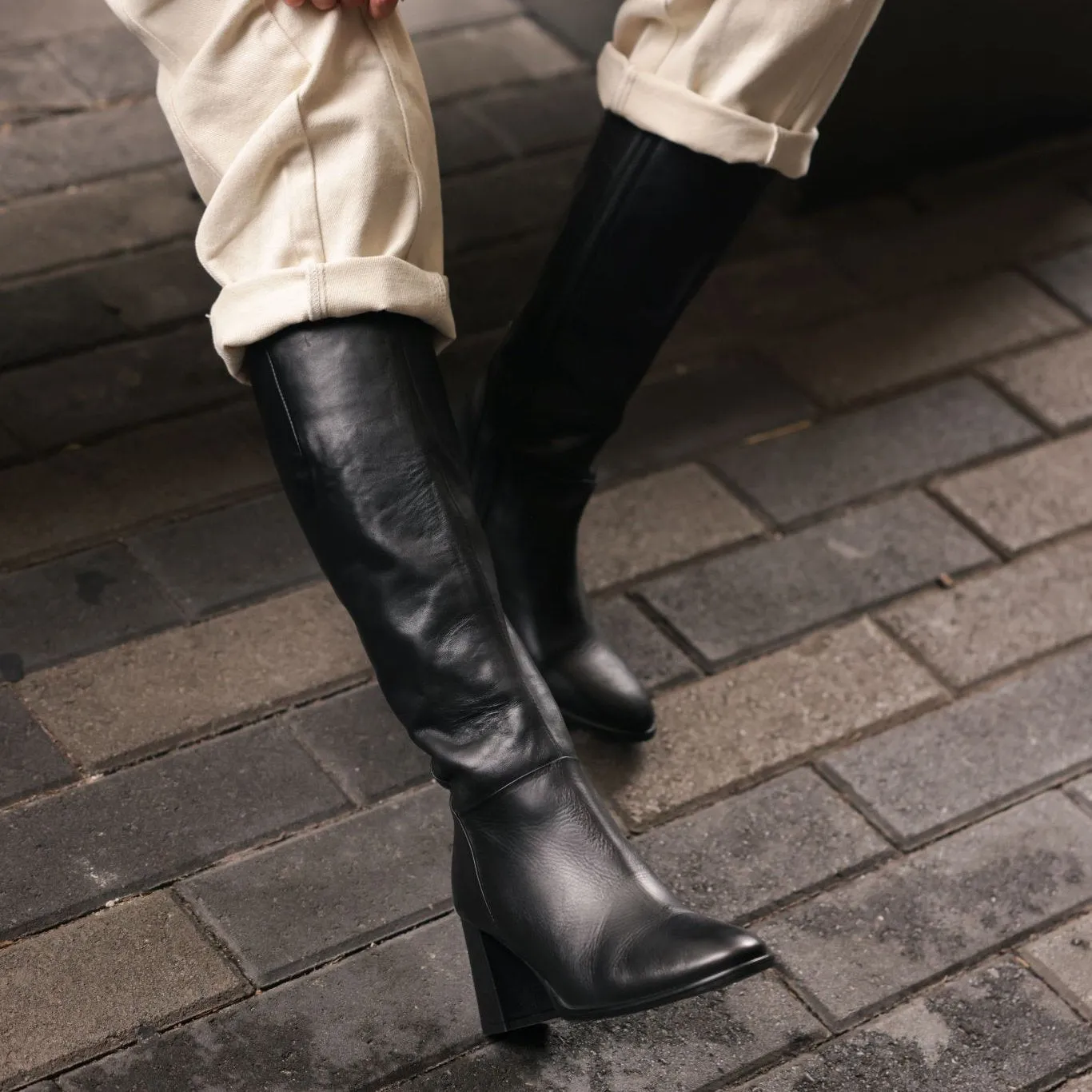 Padova - Black Leather