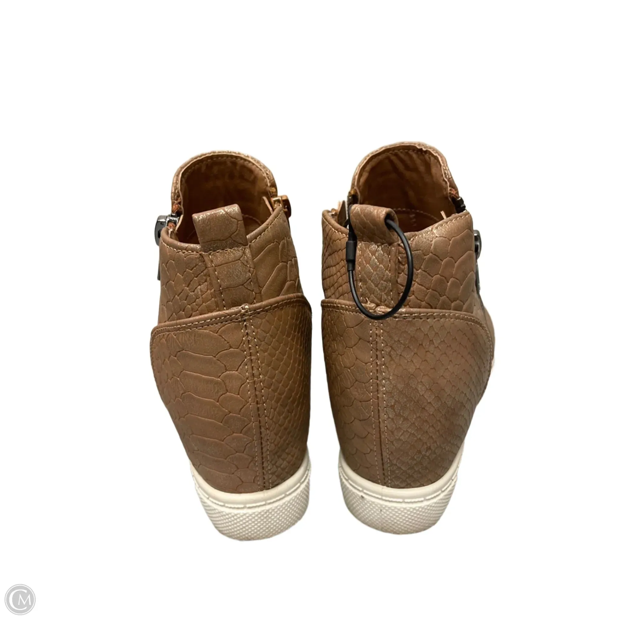 Shoes Sneakers By Clothes Mentor In Brown, Size: 7