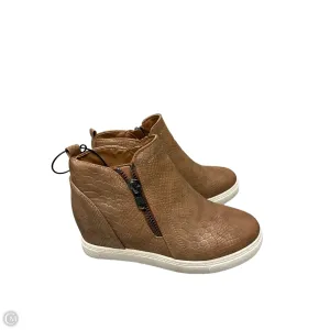 Shoes Sneakers By Clothes Mentor In Brown, Size: 7