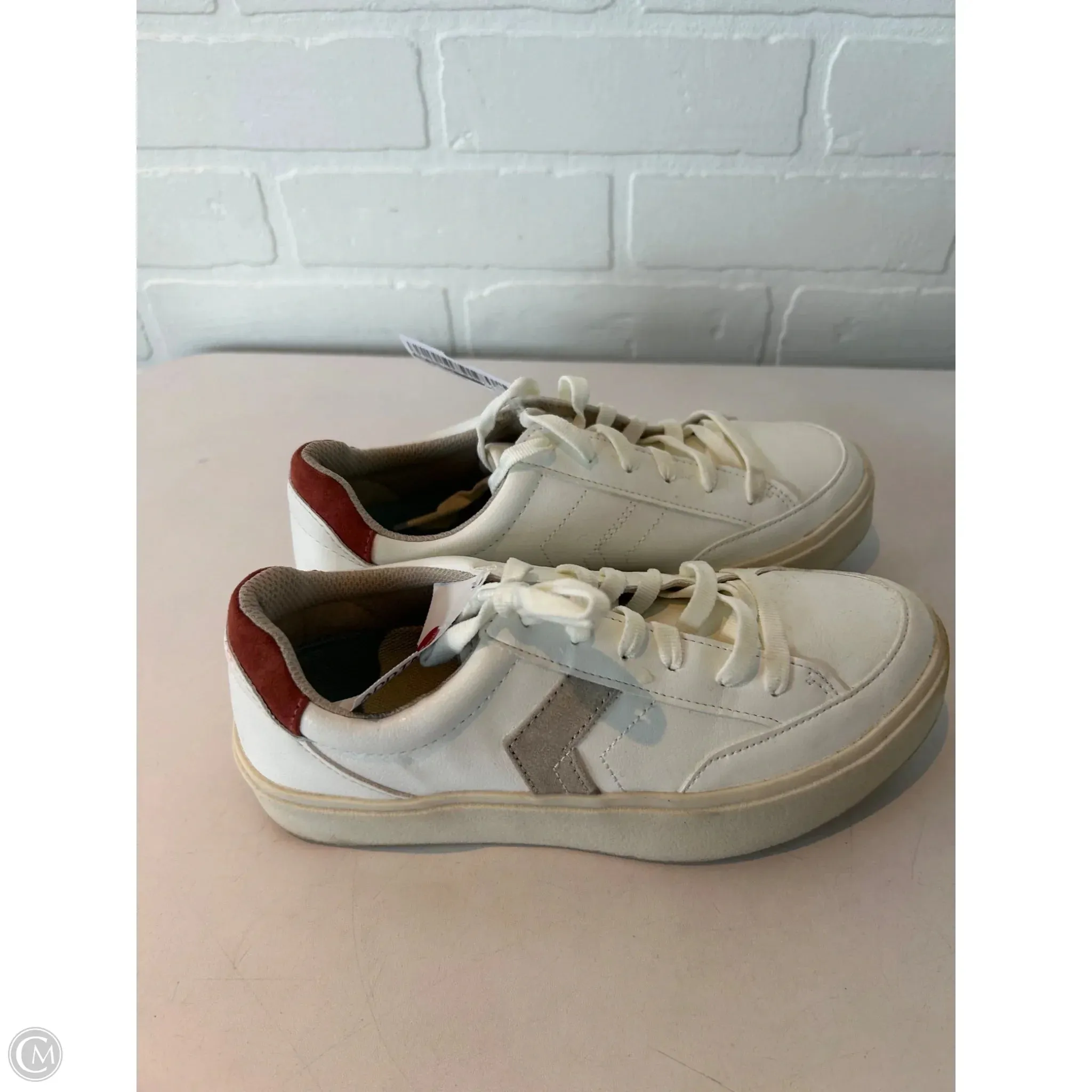 Shoes Sneakers By Dr Scholls In White, Size: 6