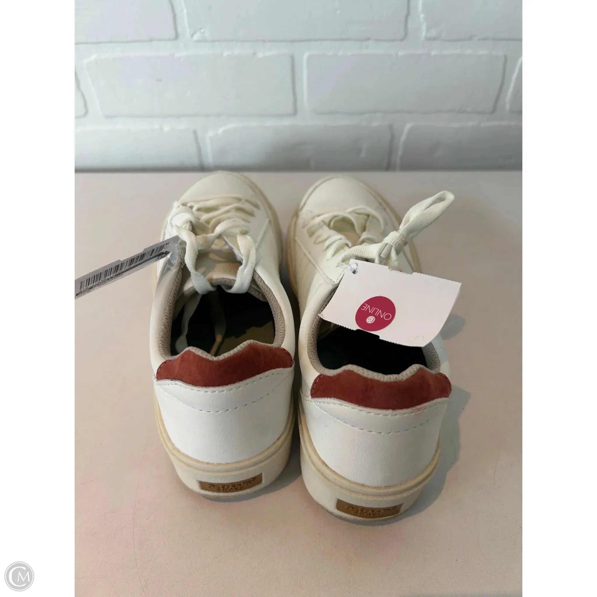 Shoes Sneakers By Dr Scholls In White, Size: 6