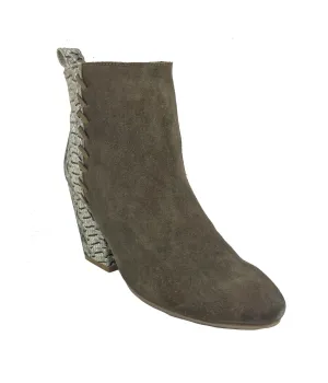Women's Saffron Bootie In Taupe